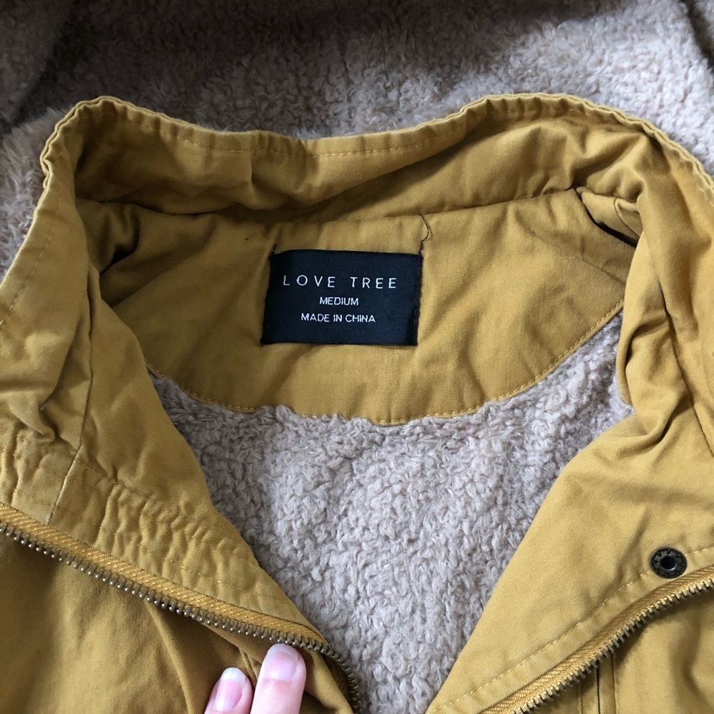 Love Tree Women’s M Mustard Yellow Khaki Sleeveless Hooded Sherpa Lined Vest - Picture 7 of 13